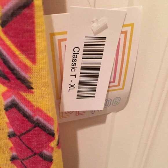 Lularoe Classic Tee   - Picture 4 of 6